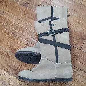 Emu Aurora suede sheepskin lined boots